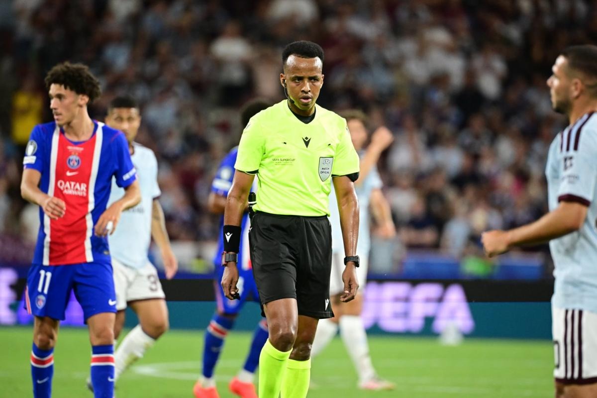L'arbitre somalien Omar Artan honoré à la Supercoupe
