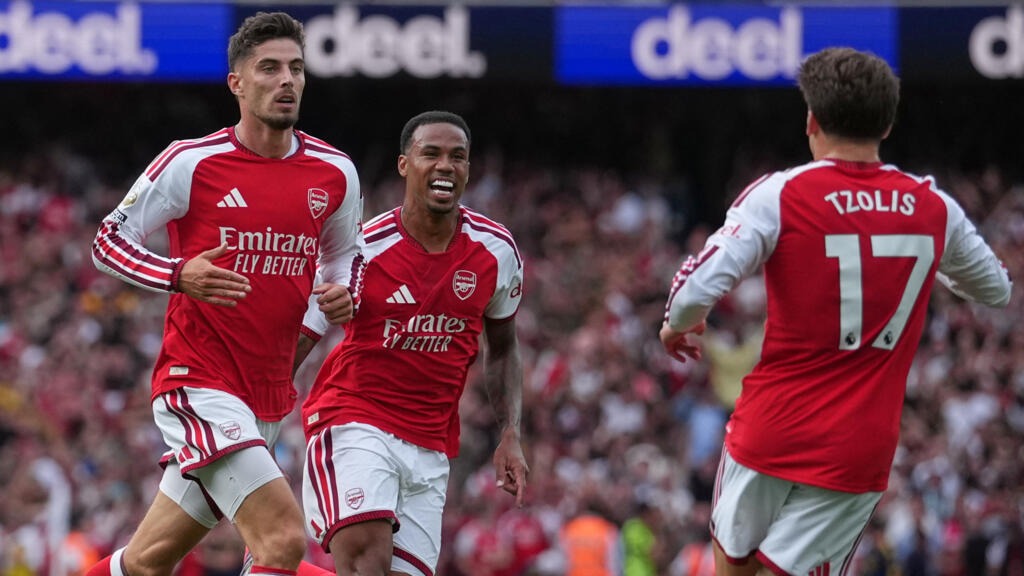 Arsenal bat Chelsea 2-1 et rejoint Man City en tête