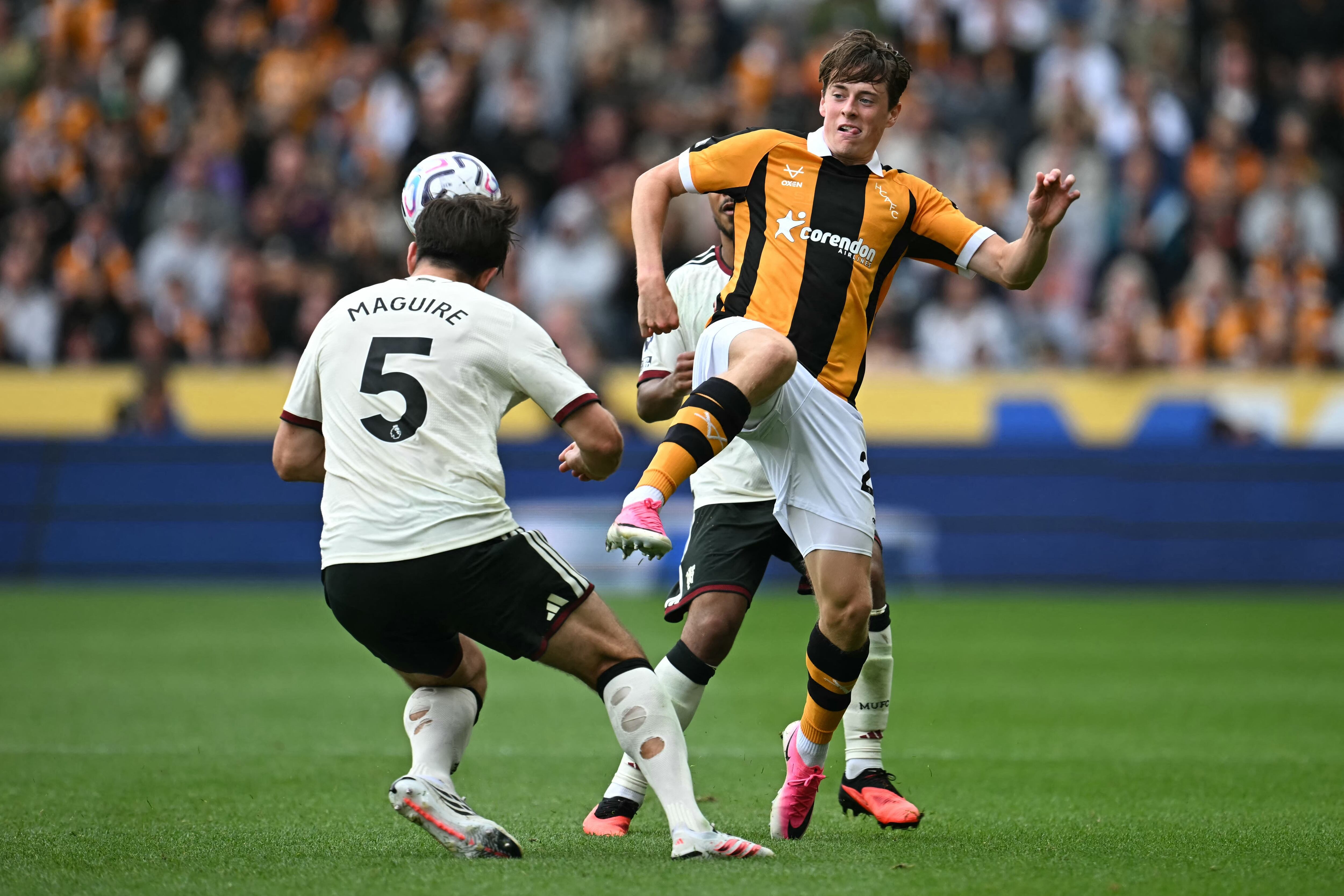 Manchester United et Mazraoui battus par Hull City
