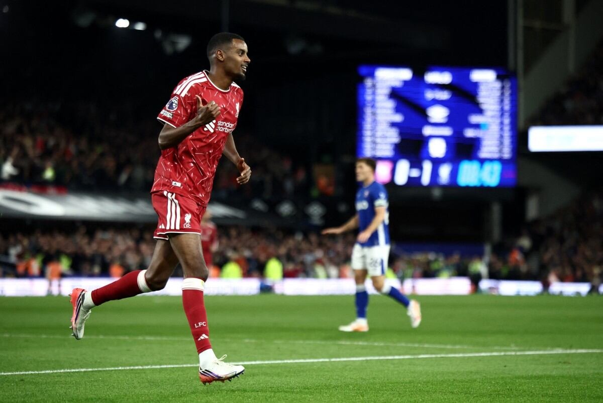 Liverpool remporte son premier match, débuts pour Barcola