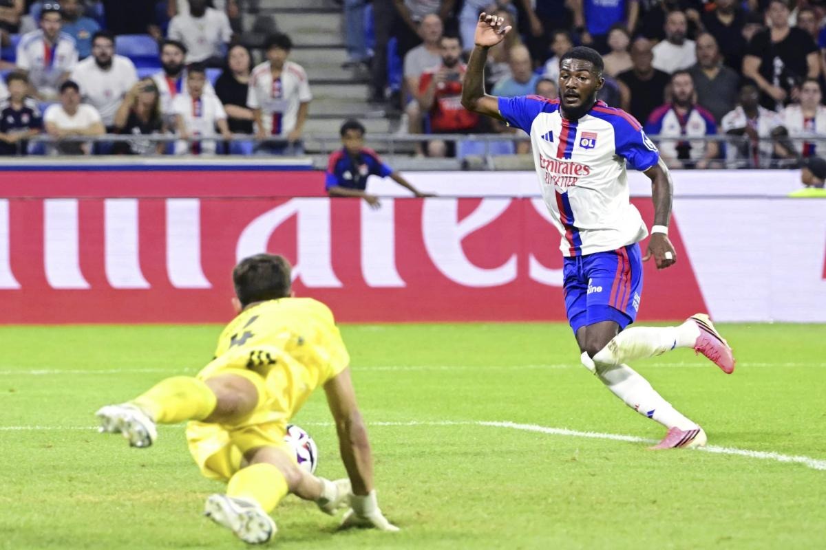OL : la drôle de soirée de Maitland-Niles contre Prague
