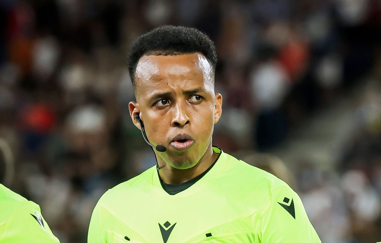 Omar Artan, l'arbitre somalien ému après la Supercoupe