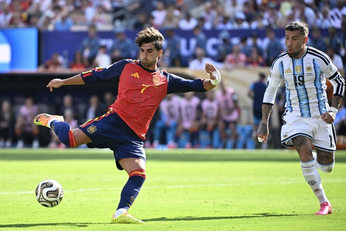 PSG : Ferran Torres signe, Mika Godts se rapproche