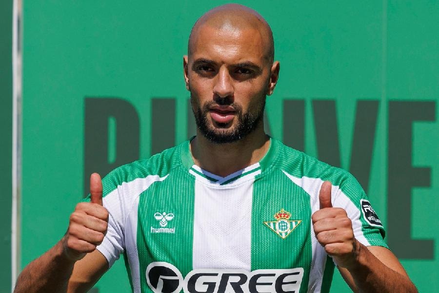 Sofyan Amrabat rejoint l'Ajax Amsterdam pour deux ans
