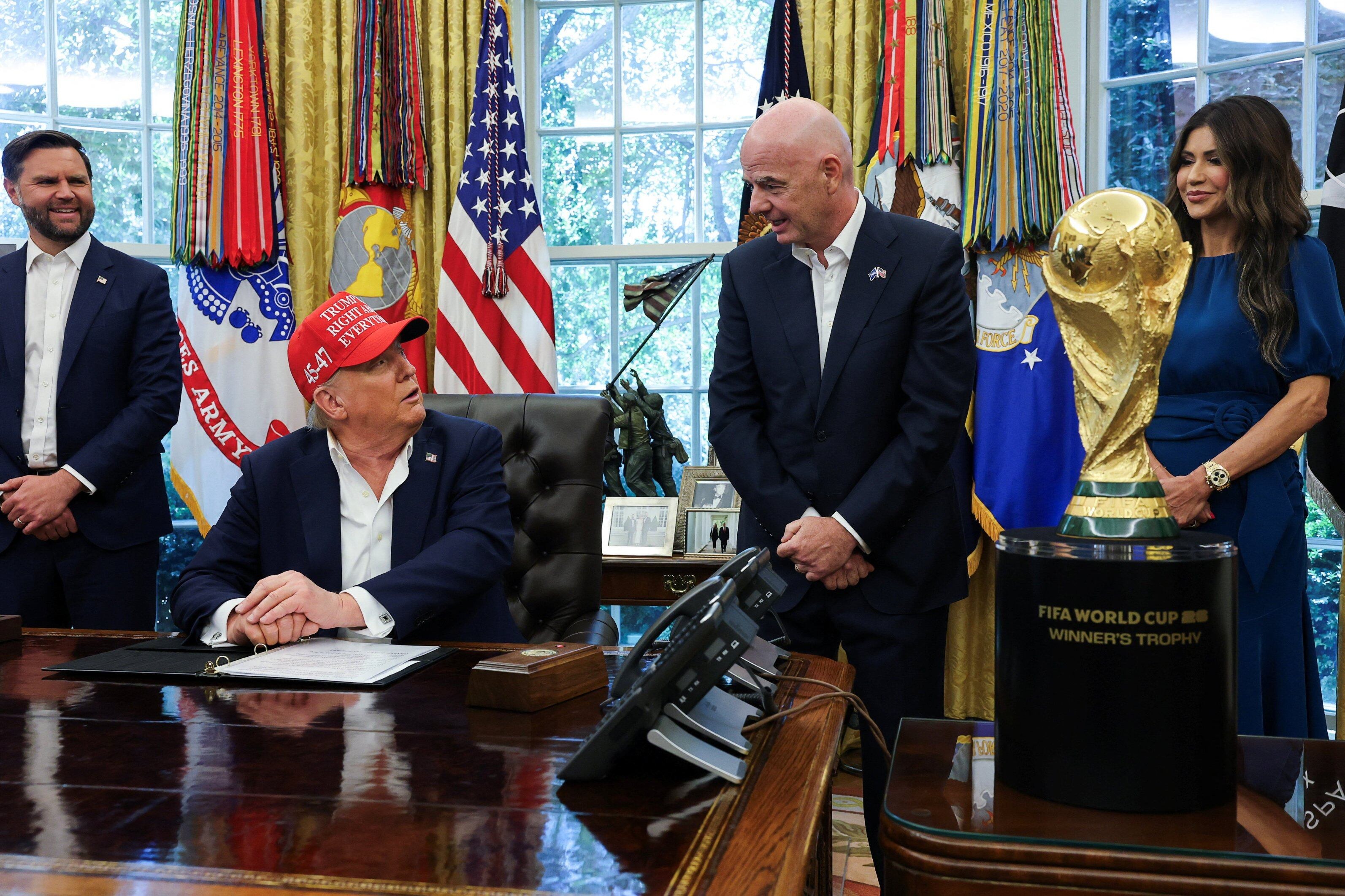 Trump défend Infantino face aux critiques à la Fifa